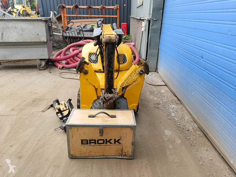 Lopatový nakládač Brokk 100 husqvarna robot...