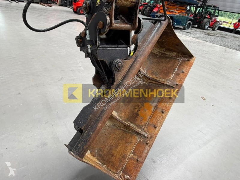 جرافة Komatsu MR-10