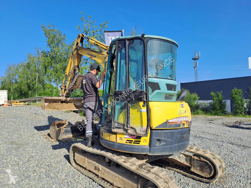 جرافة Yanmar VIO50