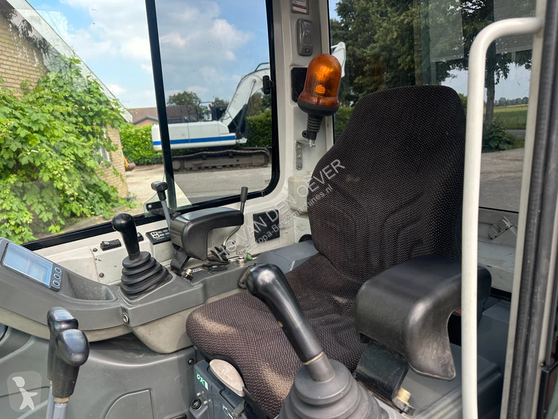 جرافة Takeuchi TB216
