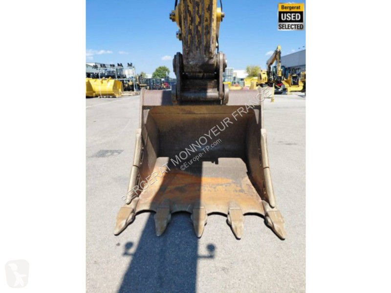 Багер Caterpillar
