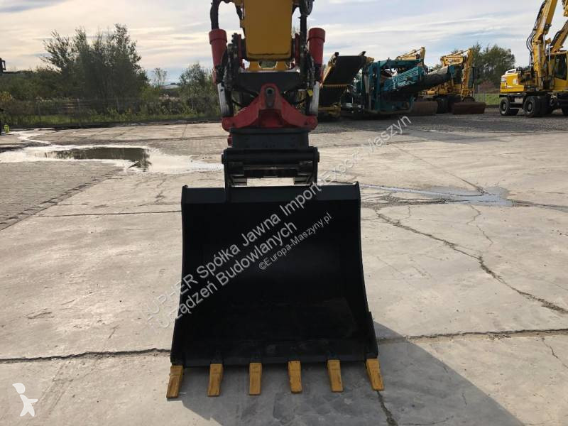 Lopatový nakládač Komatsu PW180-7E0