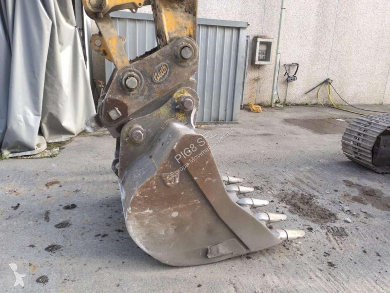 جرافة JCB 220XLC