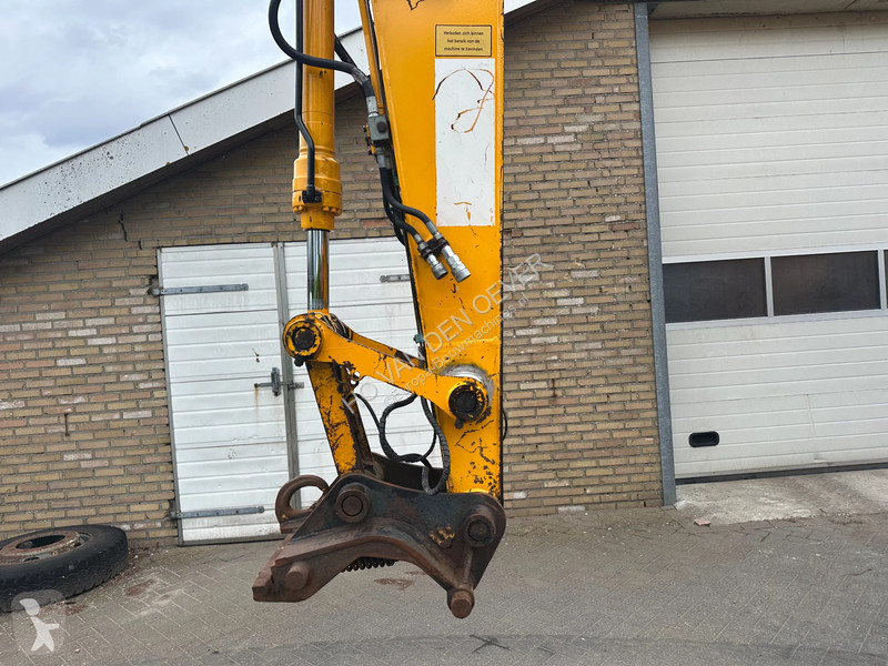 جرافة JCB