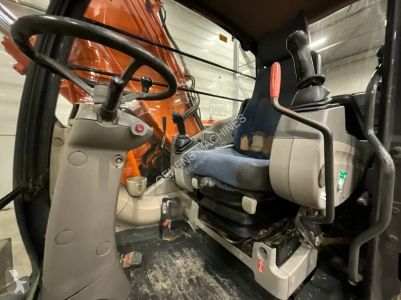 جرافة Hitachi W3