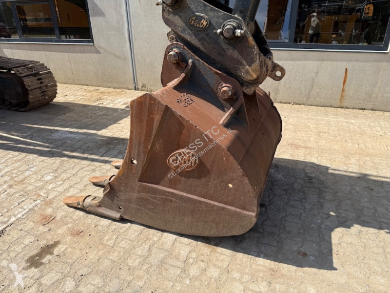 جرافة Hyundai HX 220 L - L - HX 220