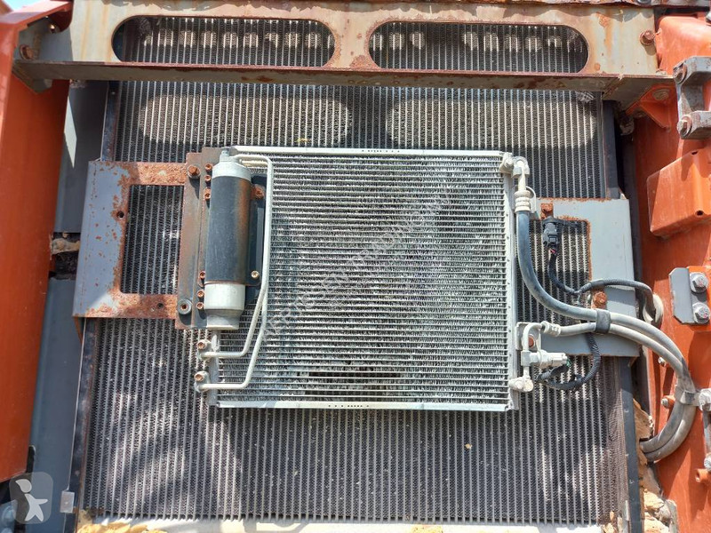 جرافة Hitachi 5G (Abu Dhabi)
