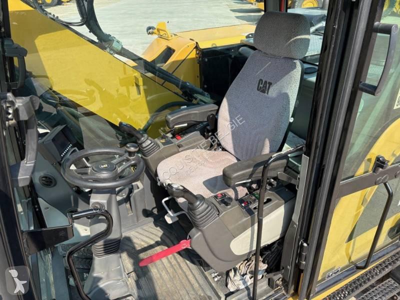 جرافة Caterpillar M318F