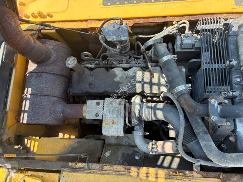 جرافة Komatsu LC8