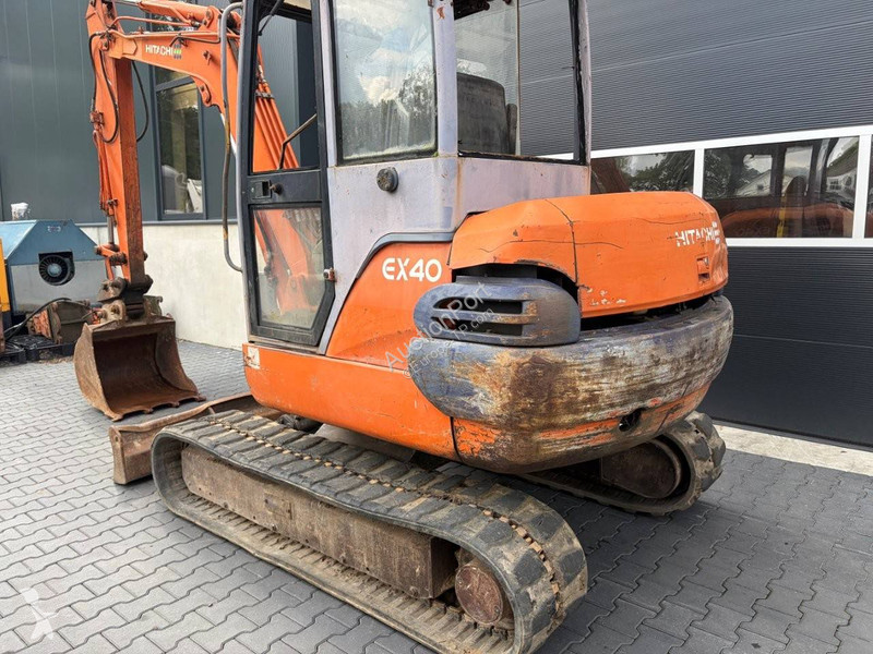 Rýpadlo Hitachi 2