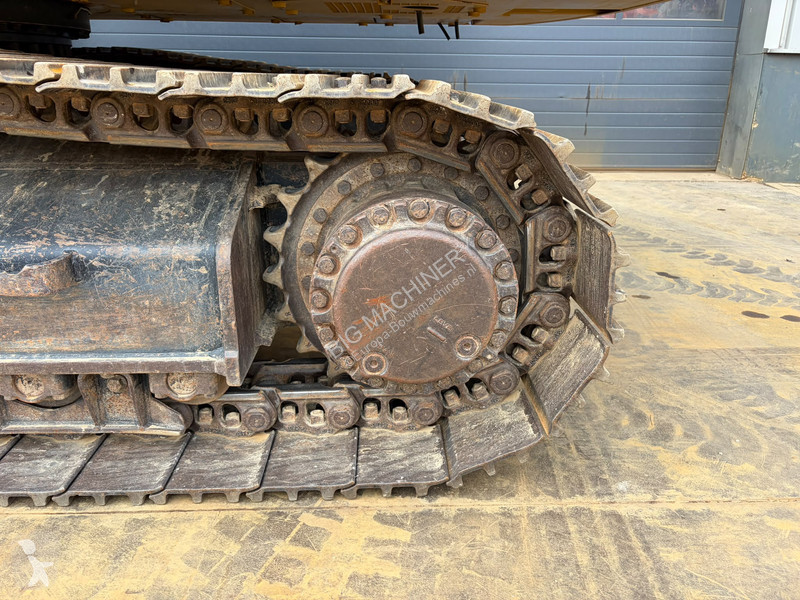 Lopatový nakládač Caterpillar 07A