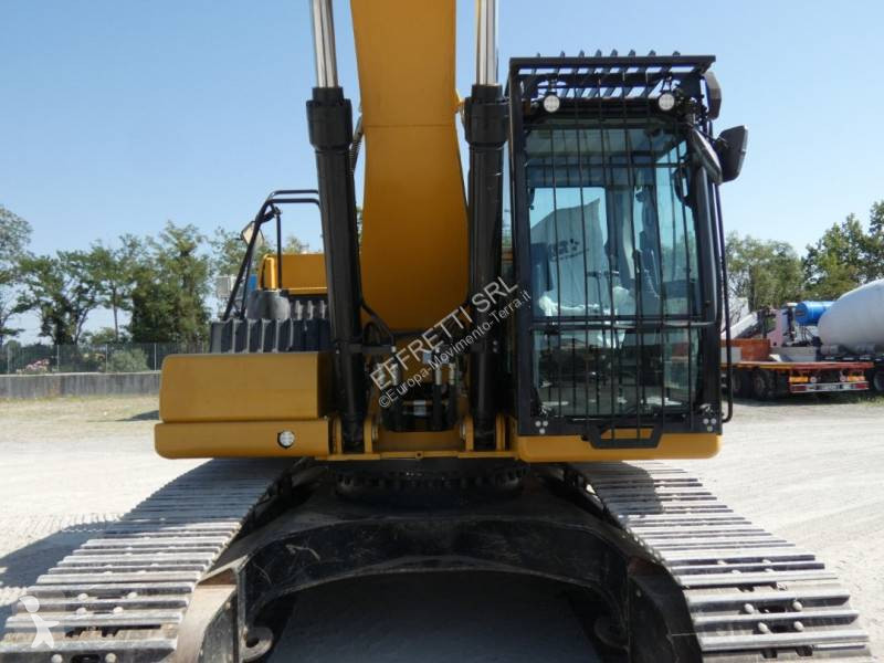 Lopatový nakládač Caterpillar 330