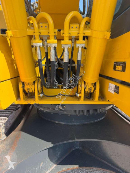 جرافة Komatsu PC210-11E0