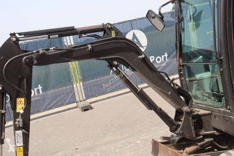 جرافة Hyundai R18-9AK