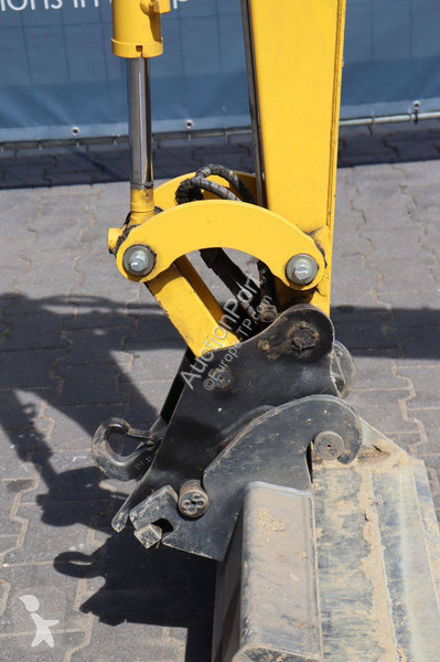 جرافة Komatsu PC16R-3HS