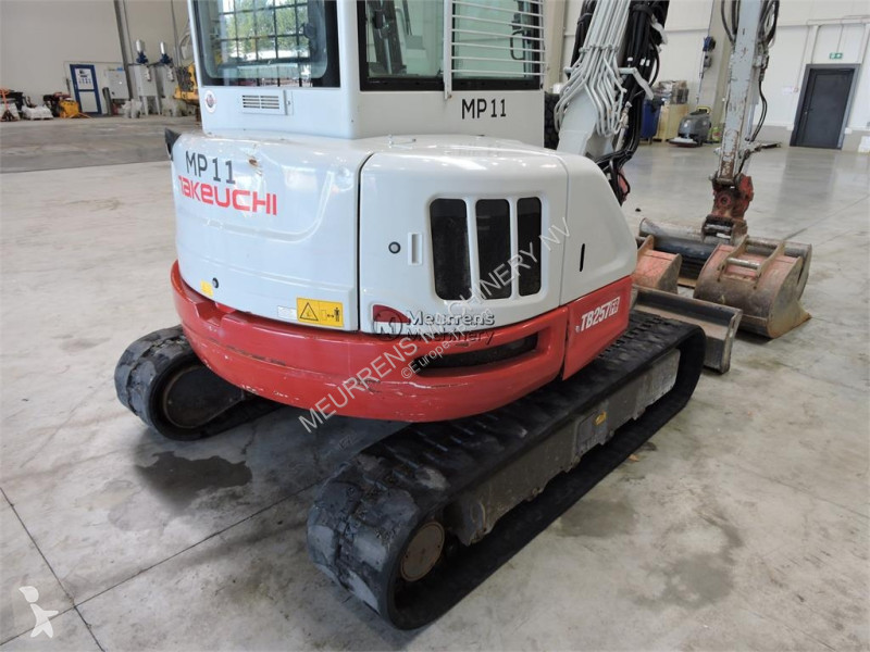 جرافة Takeuchi TB257FR Powertilt