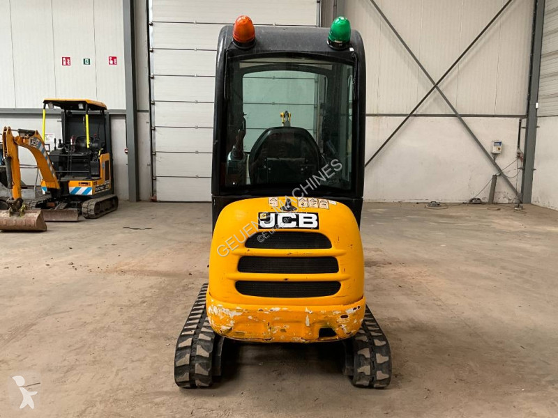 Lopatový nakládač JCB