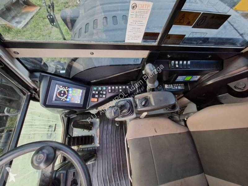 Lopatový nakládač Takeuchi TB295W