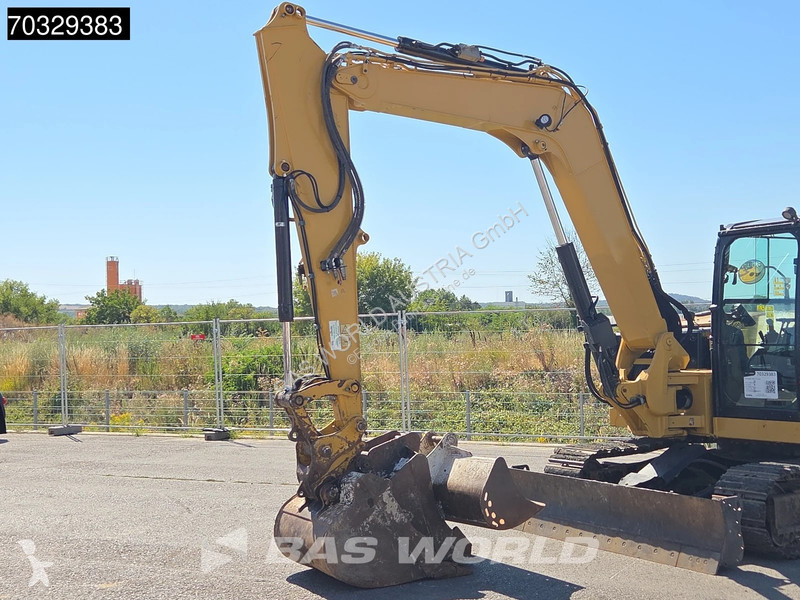 Lopatový nakládač Caterpillar CR