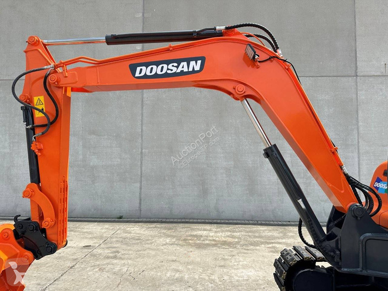 جرافة Doosan 9C
