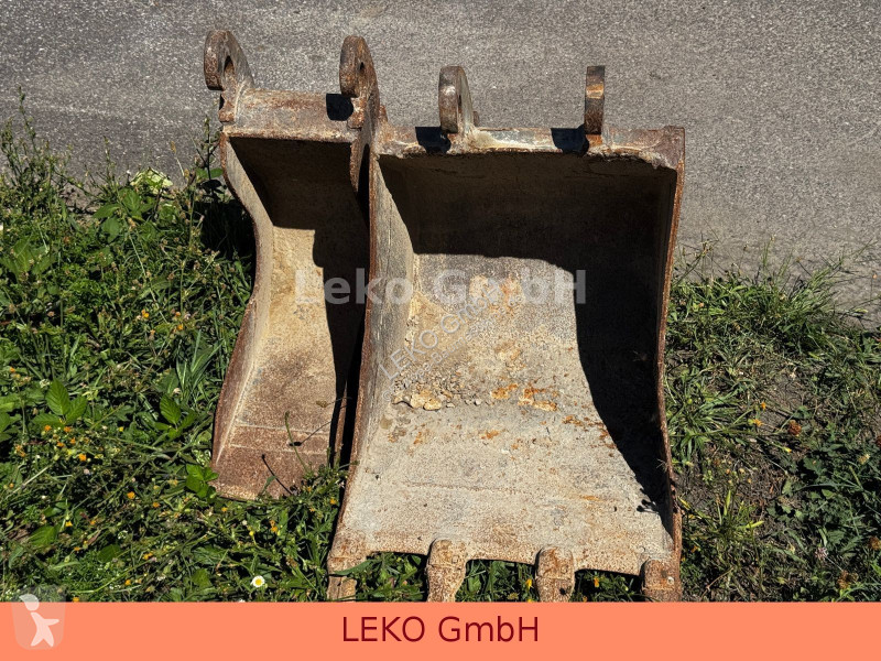 Pelle Takeuchi Mit Drei Löffeln