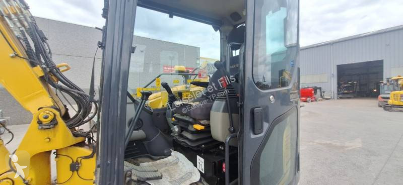 جرافة Komatsu PC88MR-10