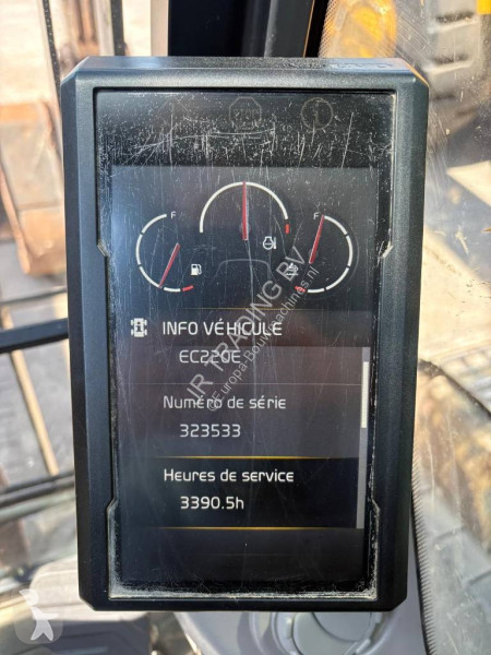 جرافة Volvo EC220ENL (Two Buckets)