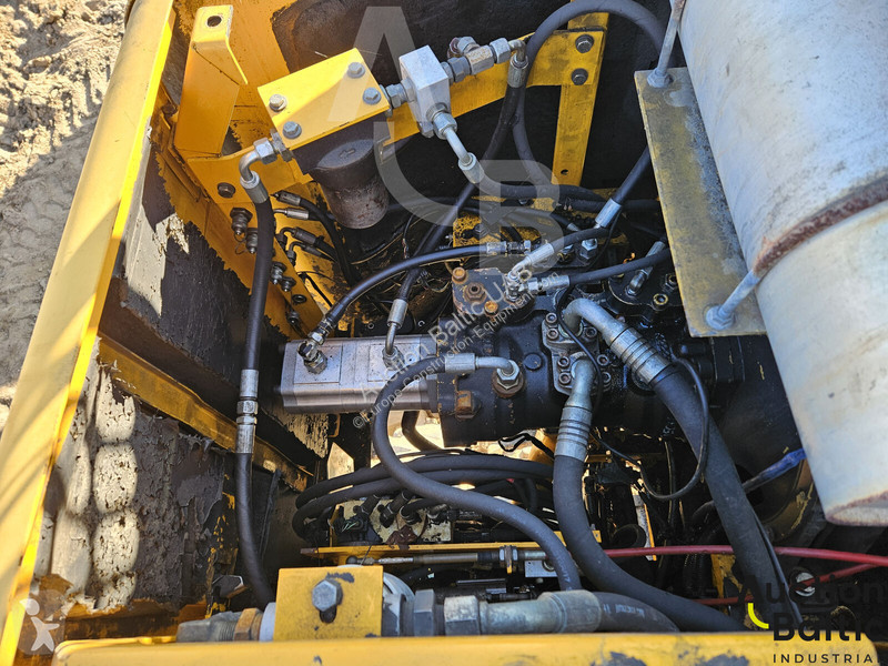Excavator JCB