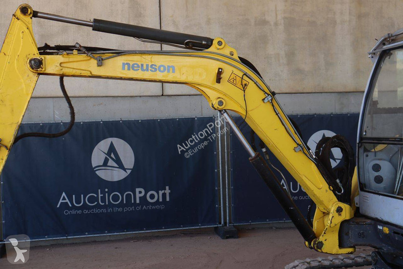 Lopatový nakládač Neuson 3503RD