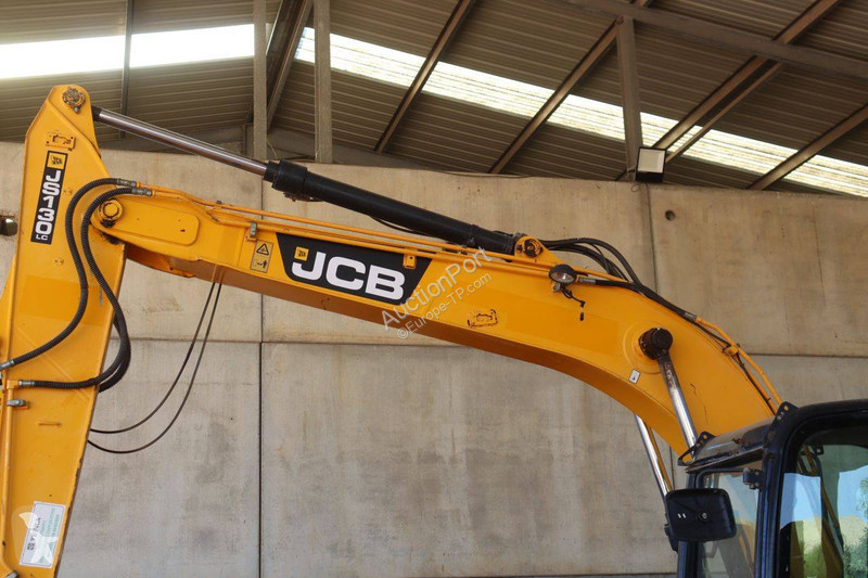Excavator JCB