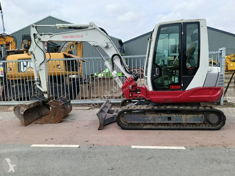 Excavator Takeuchi 5 ton rups graafmachine...