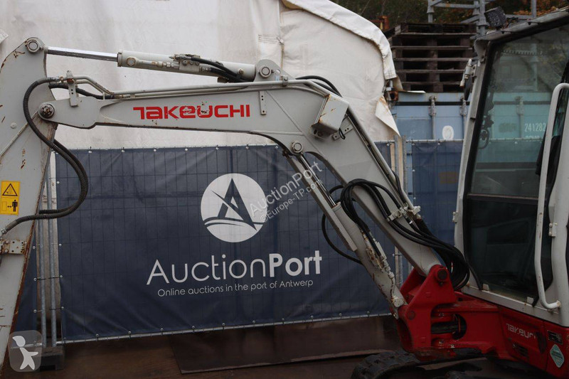 جرافة Takeuchi 0