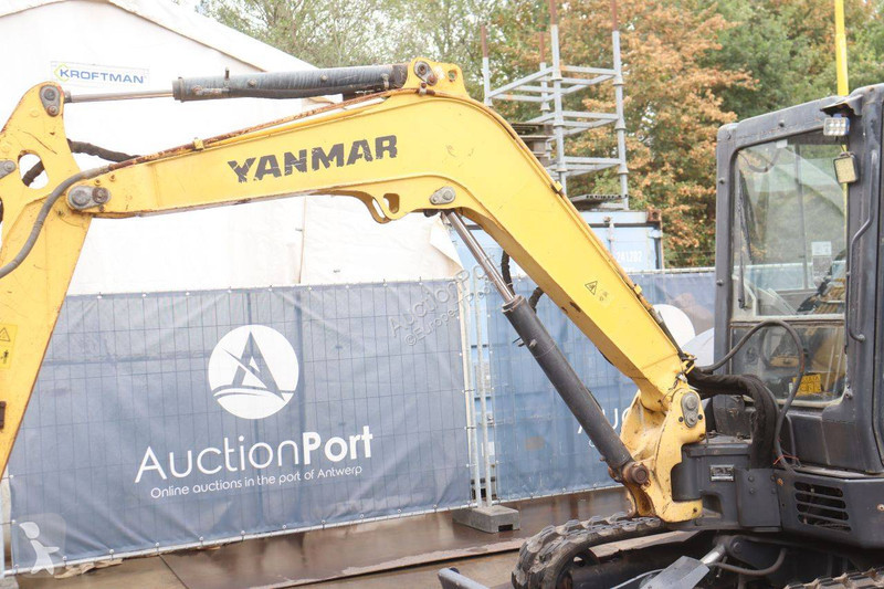 جرافة Yanmar ViO57-6B