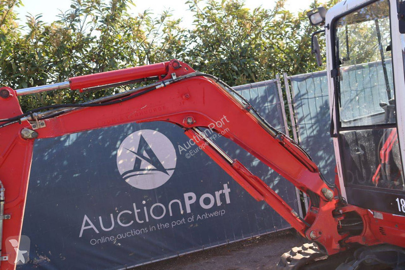 Багер Kubota