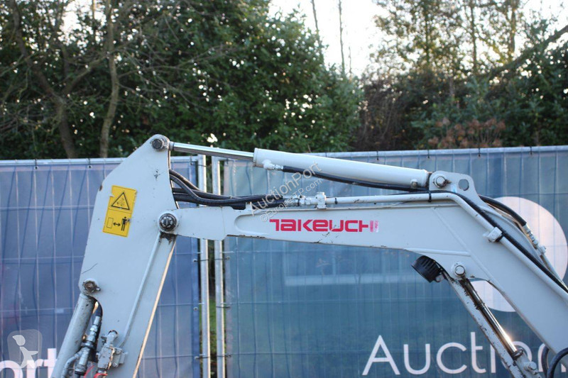 جرافة Takeuchi