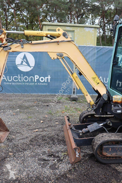 جرافة Yanmar SV22
