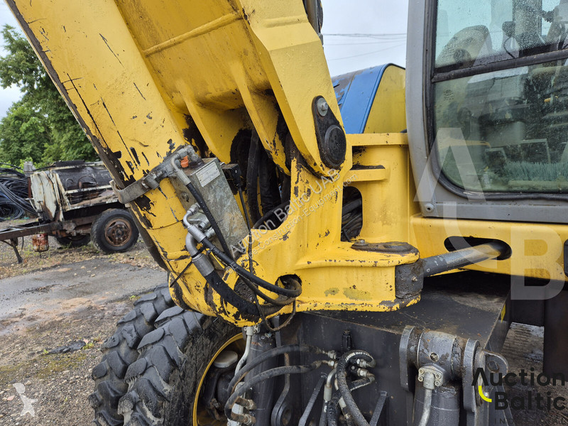 Pelle New Holland 36