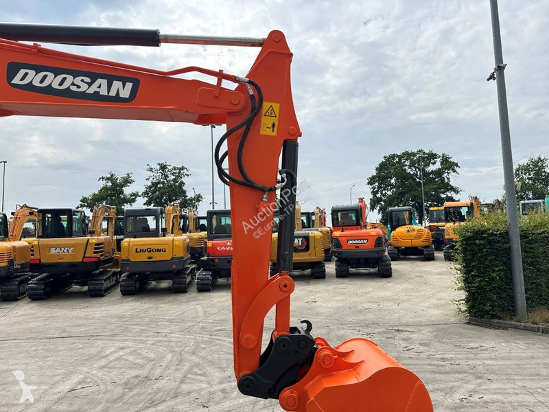 Excavadora Doosan 9C
