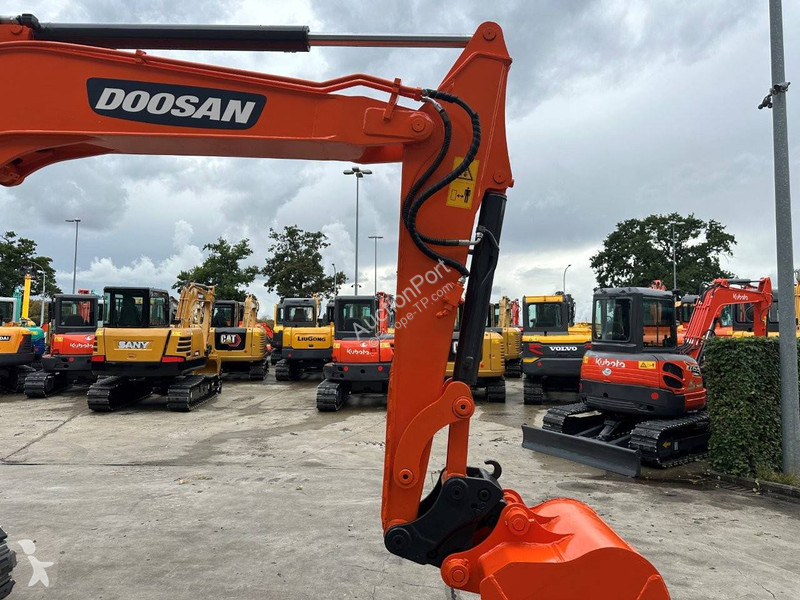 Escavadora Doosan 9C