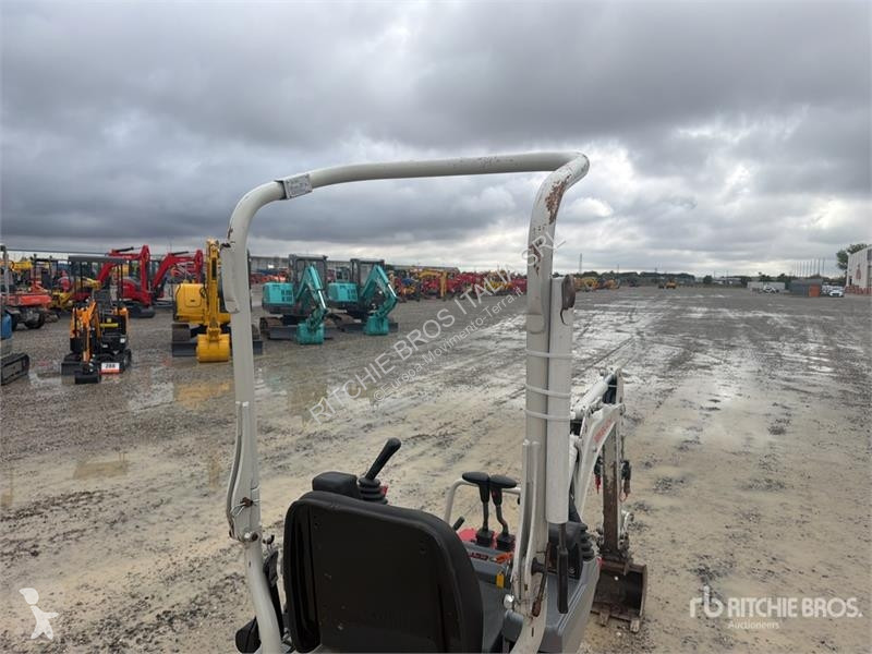 Экскаватор Takeuchi TB210R Mini Excavator