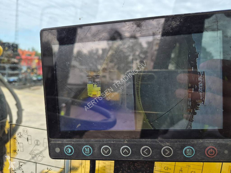 Экскаватор Komatsu MR8