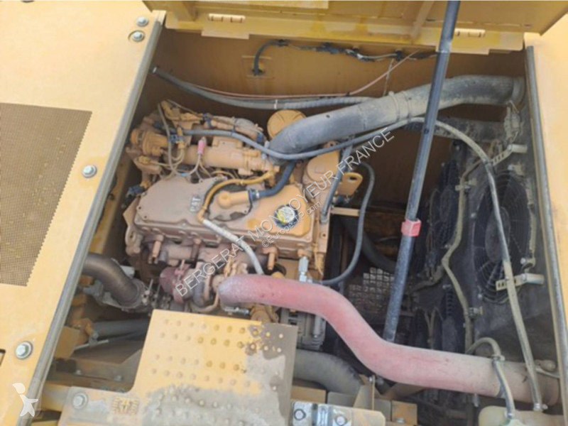 Escavadora Caterpillar