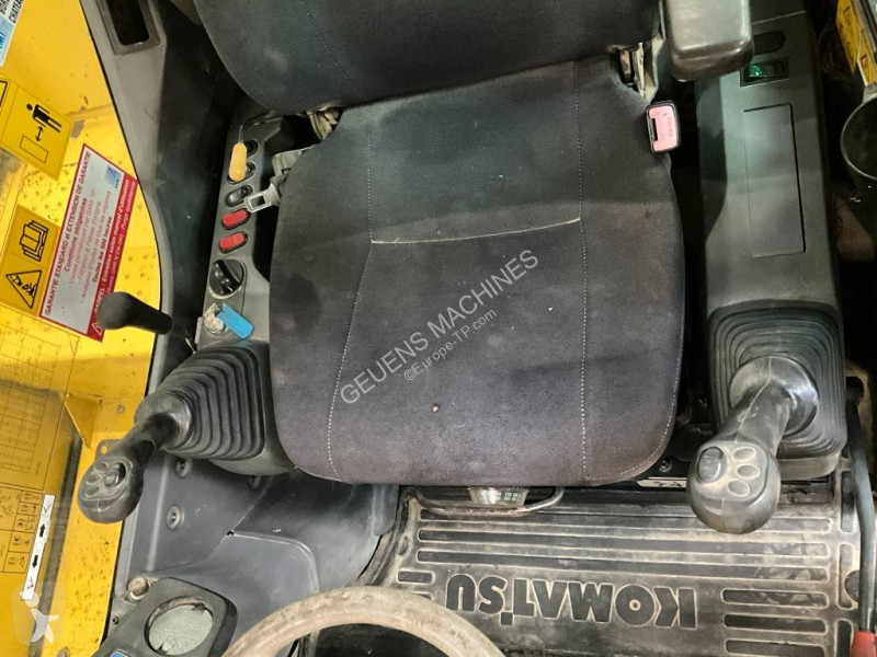 Экскаватор Komatsu MR8