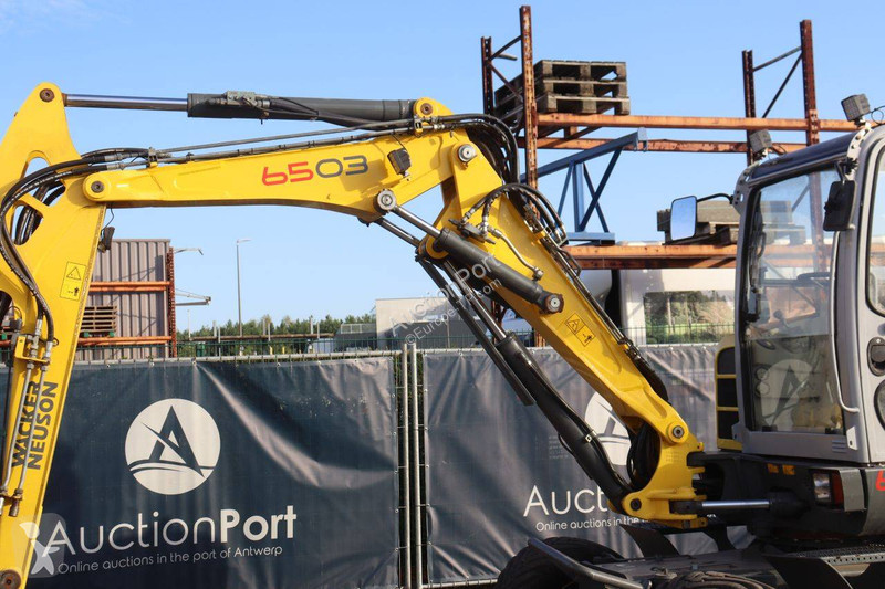 جرافة Neuson 6503