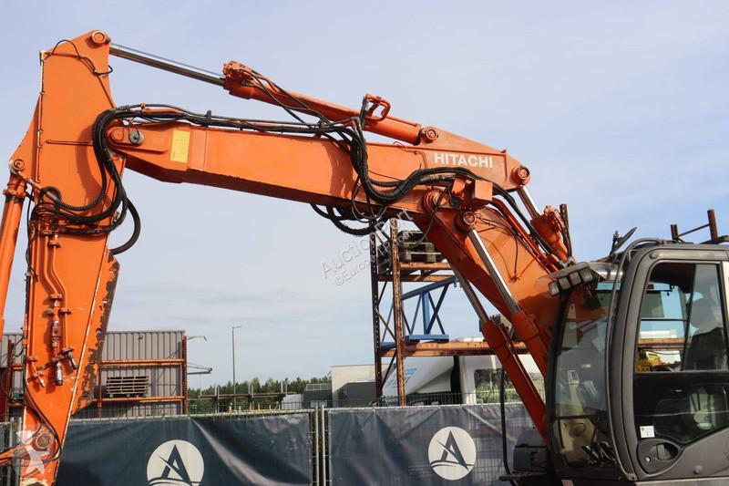 جرافة Hitachi