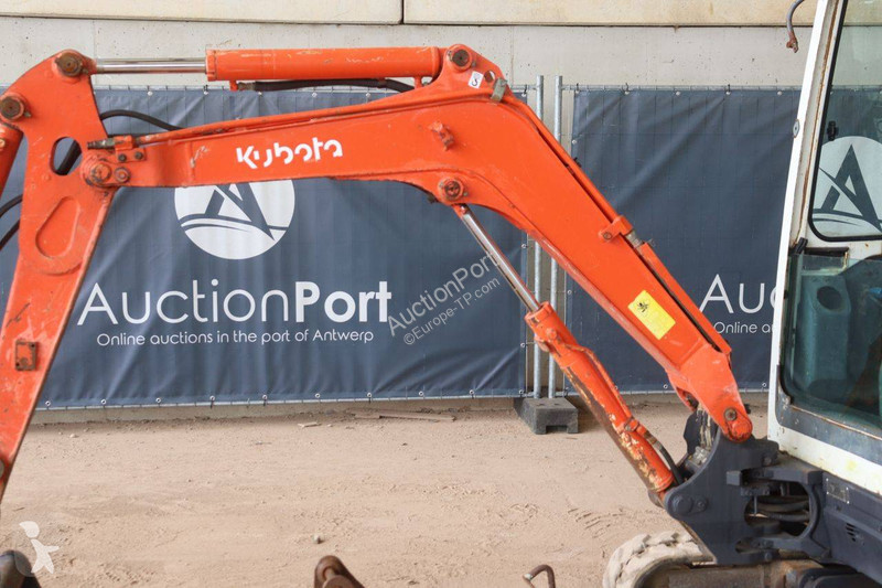 جرافة Kubota -3EU