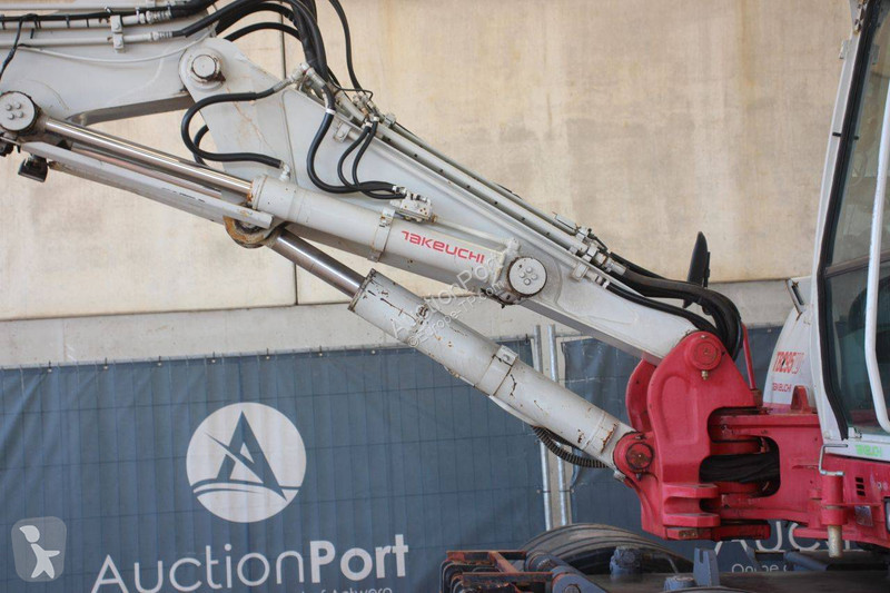 جرافة Takeuchi TB295W