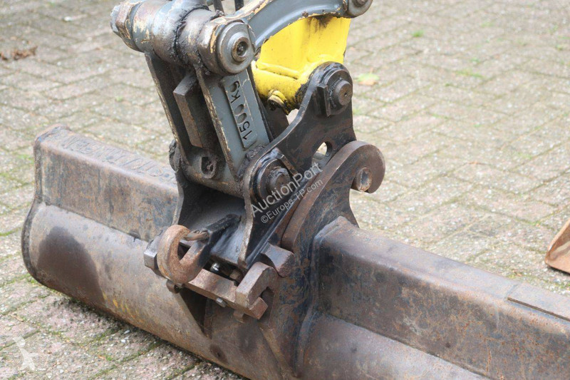 جرافة Neuson EZ26