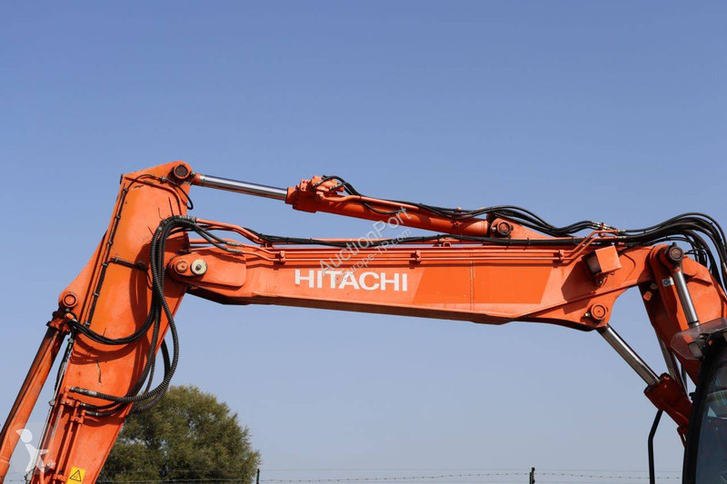 جرافة Hitachi ZX140W-6
