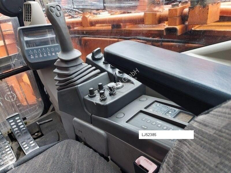 جرافة Hitachi LCD-3